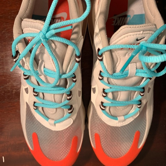 Nike Air Max 270 React SE - Picture 2 of 5